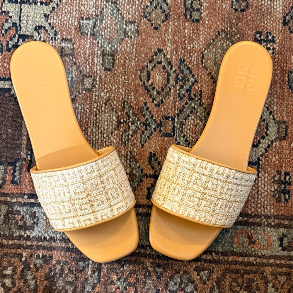 Givenchy 4G Raffia Slides - Picture 1 of 3